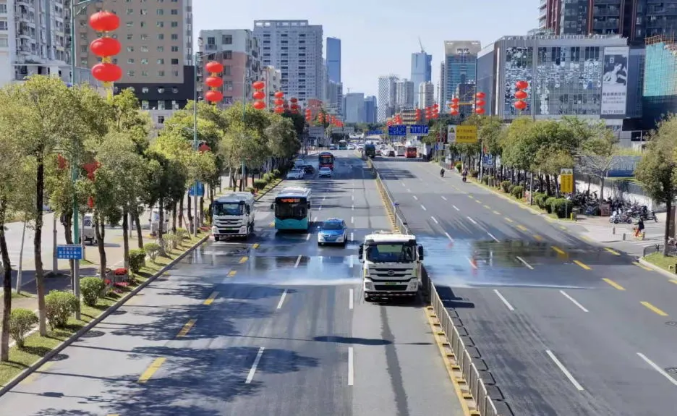 虎虎生威迎新春丨3003.com官网环境环卫作业扮靓城市佳节新容颜